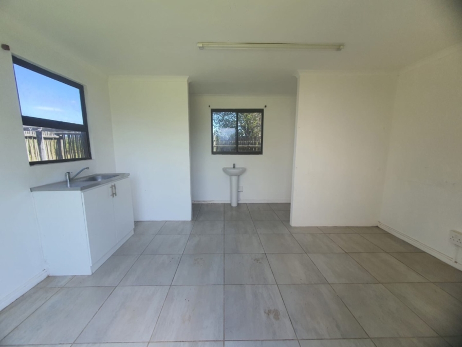 To Let 3 Bedroom Property for Rent in Cove Rock Eastern Cape